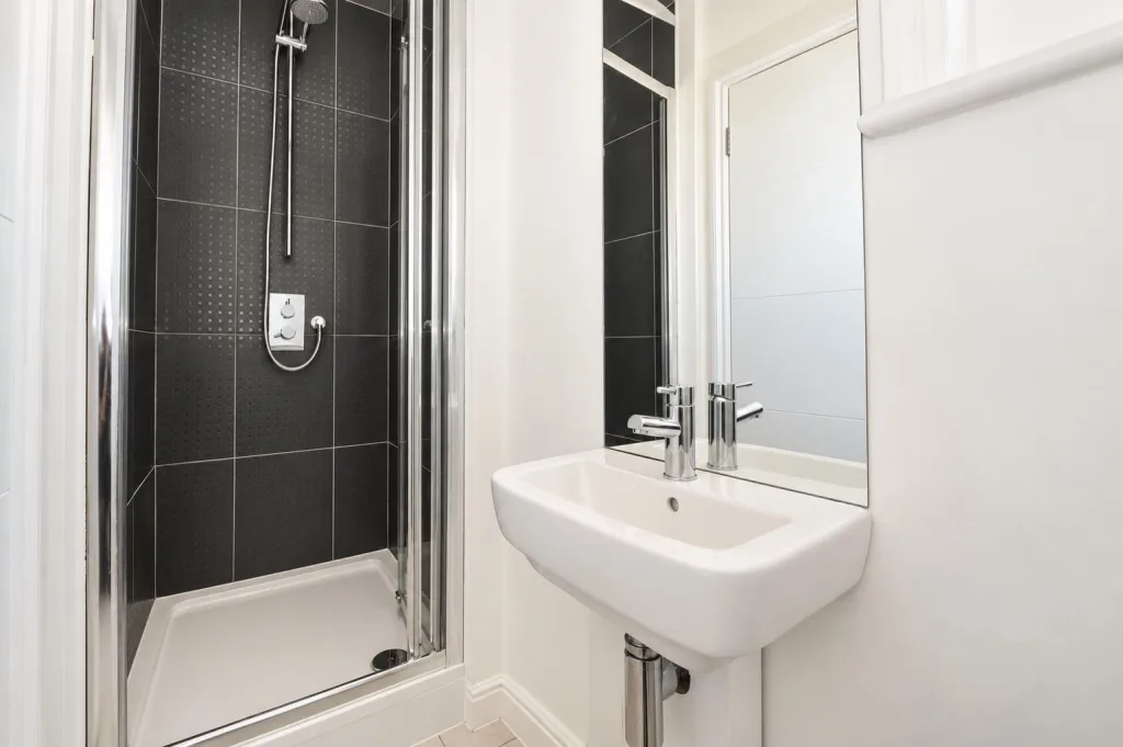 2 bedroom maisonette for rent