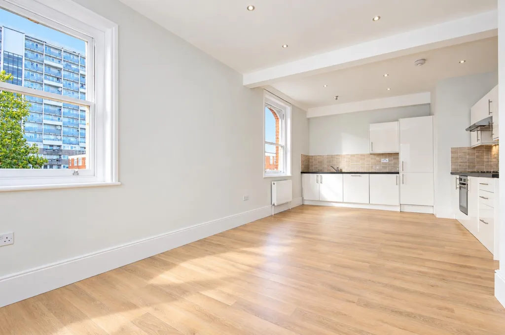 2 bedroom maisonette for rent