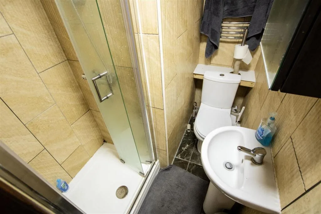8 bedroom house for rent