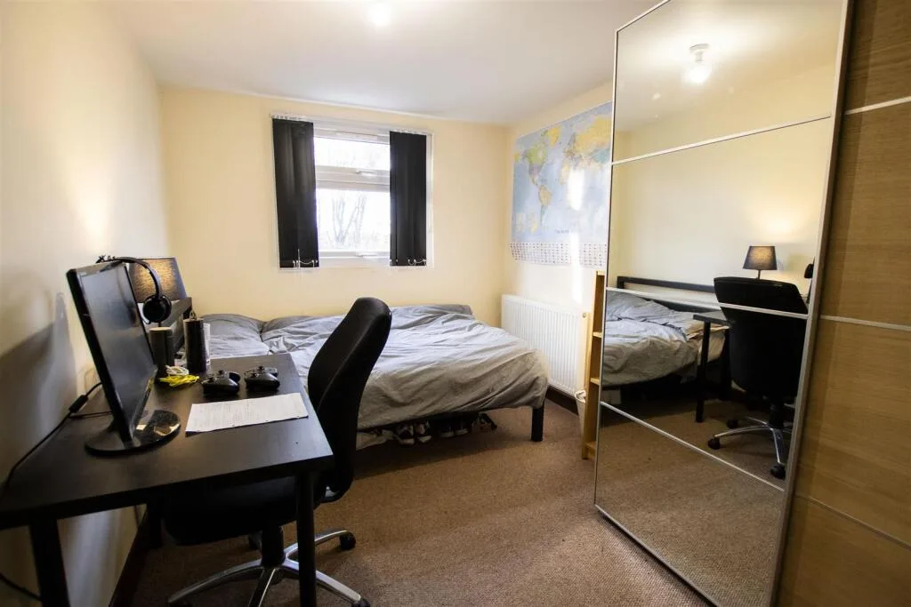 8 bedroom house for rent