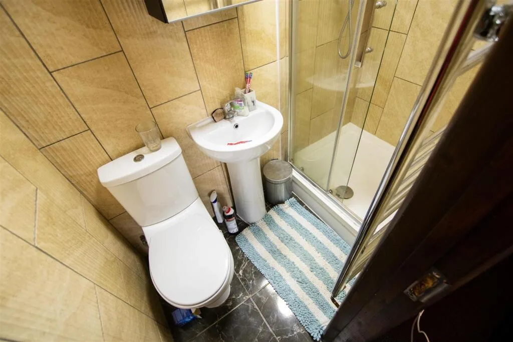 8 bedroom house for rent