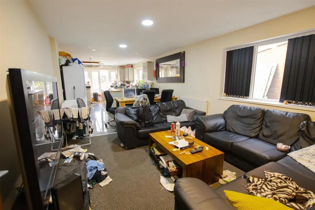 8 bedroom house for rent