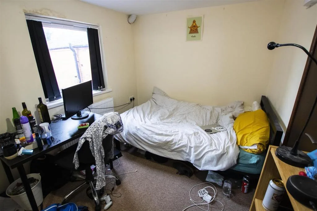 8 bedroom house for rent