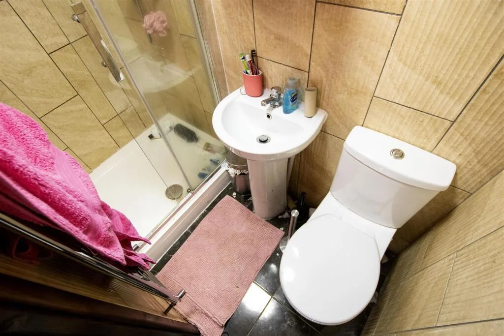 8 bedroom house for rent