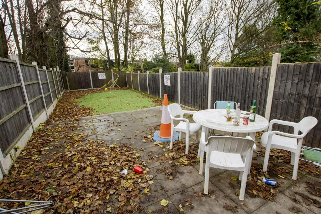 8 bedroom house for rent