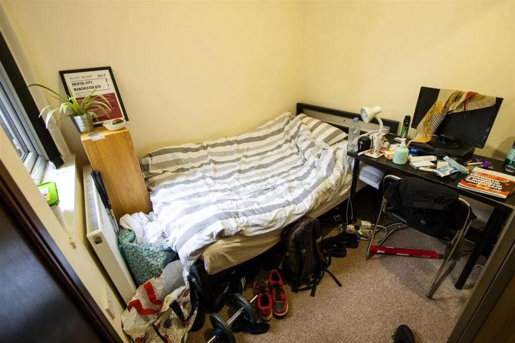 8 bedroom house for rent