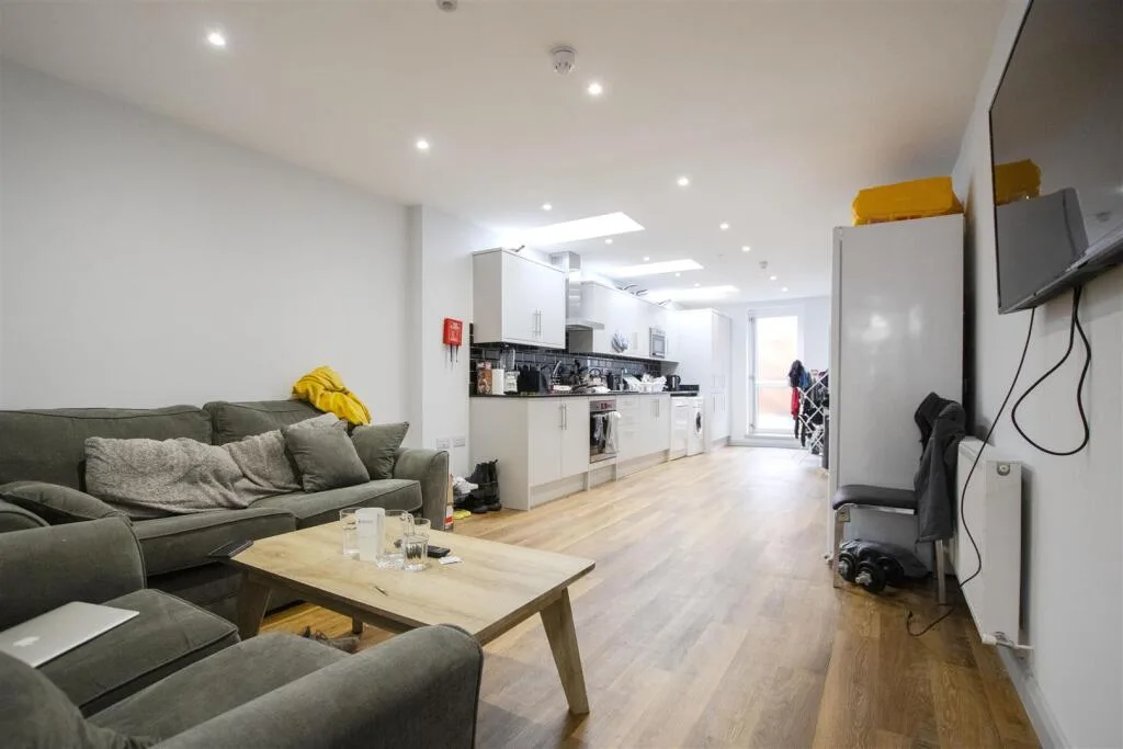 7 bedroom house for rent