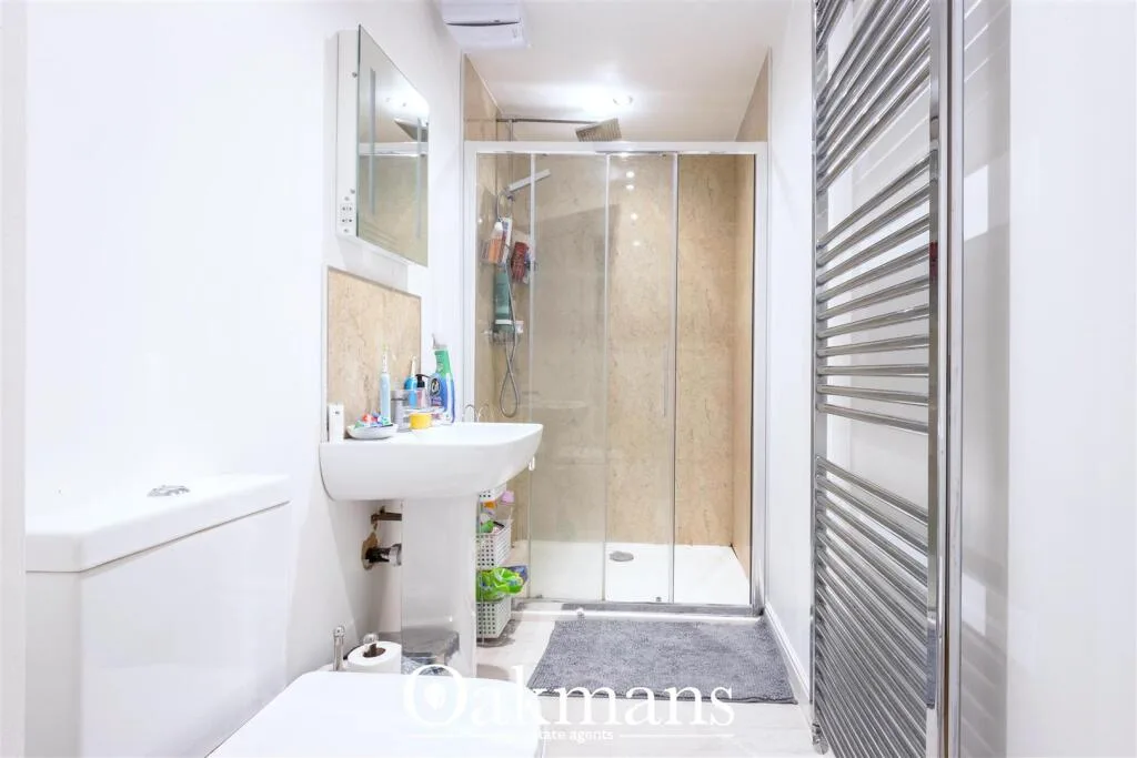 6 bedroom house for rent