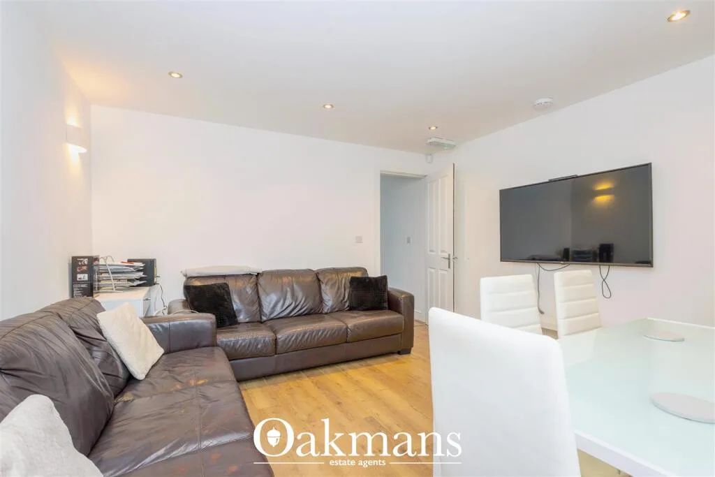 6 bedroom house for rent