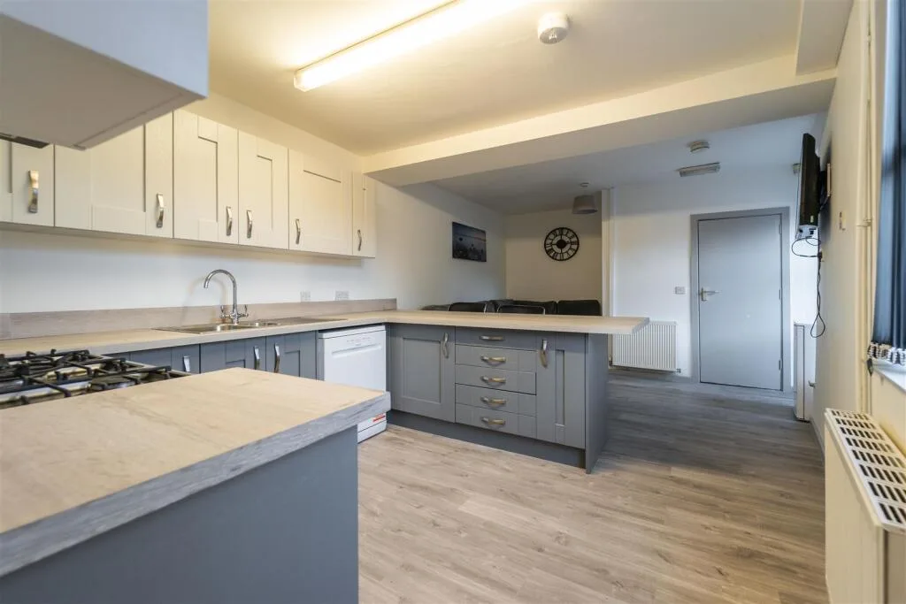 5 bedroom house for rent