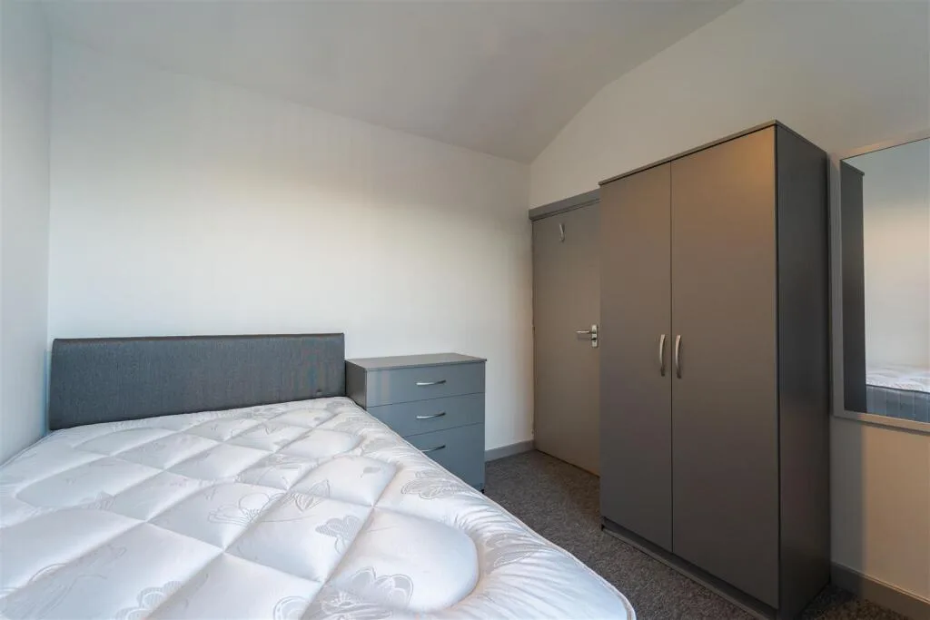 5 bedroom house for rent