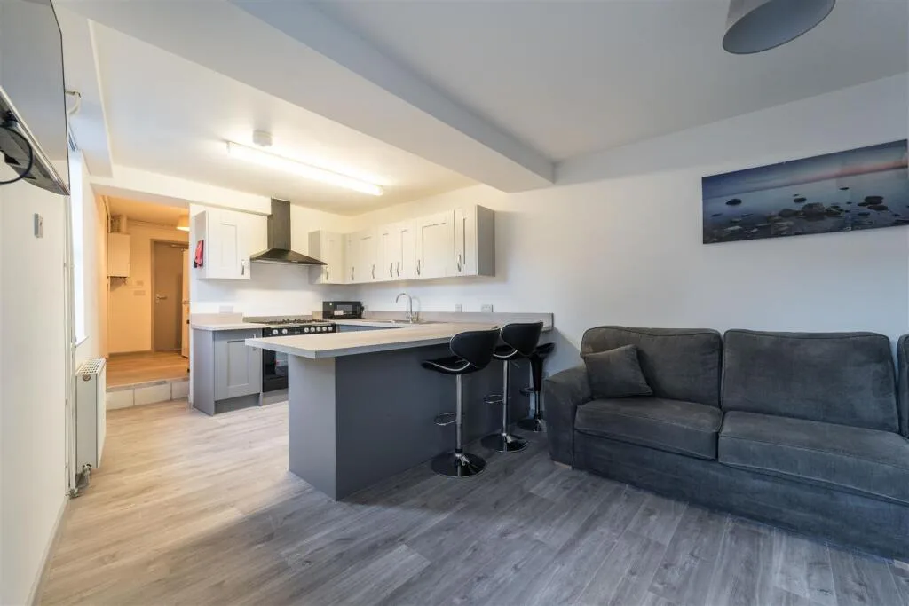 5 bedroom house for rent