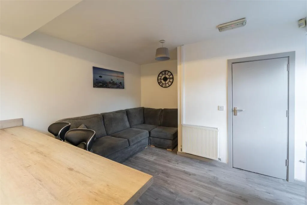 5 bedroom house for rent