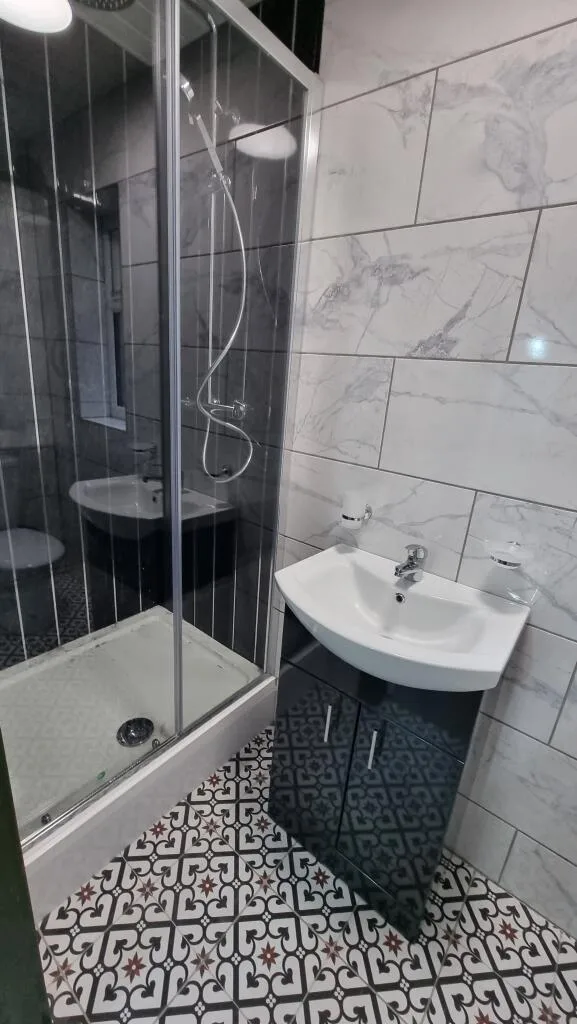 8 bedroom terraced house for rent