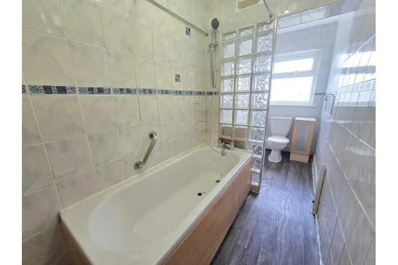3 bedroom end of terrace house for rent