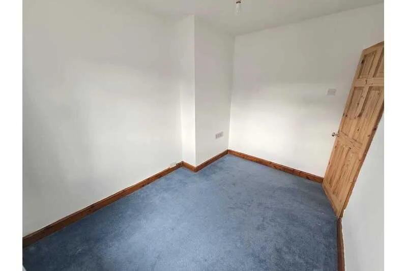 3 bedroom end of terrace house for rent