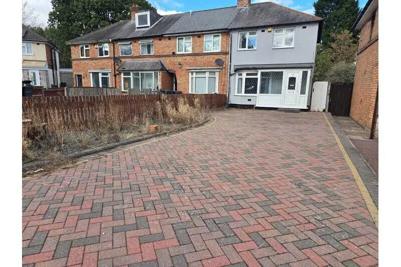 3 bedroom end of terrace house for rent