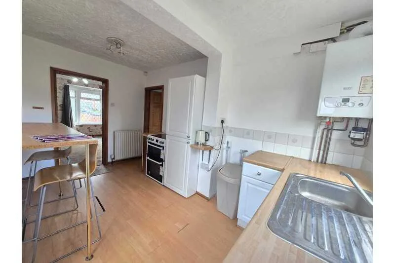 3 bedroom end of terrace house for rent
