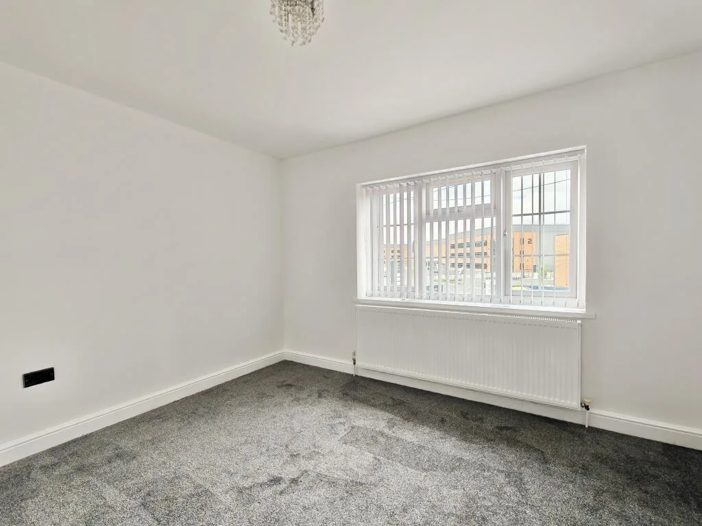 5 bedroom semi-detached house for rent