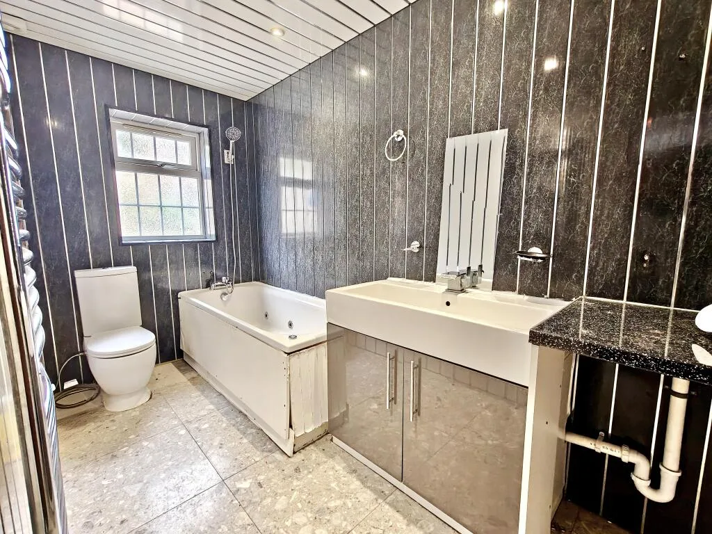 5 bedroom semi-detached house for rent