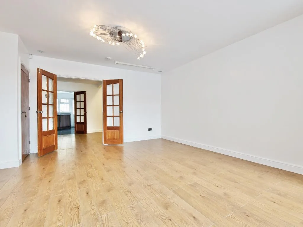 5 bedroom semi-detached house for rent