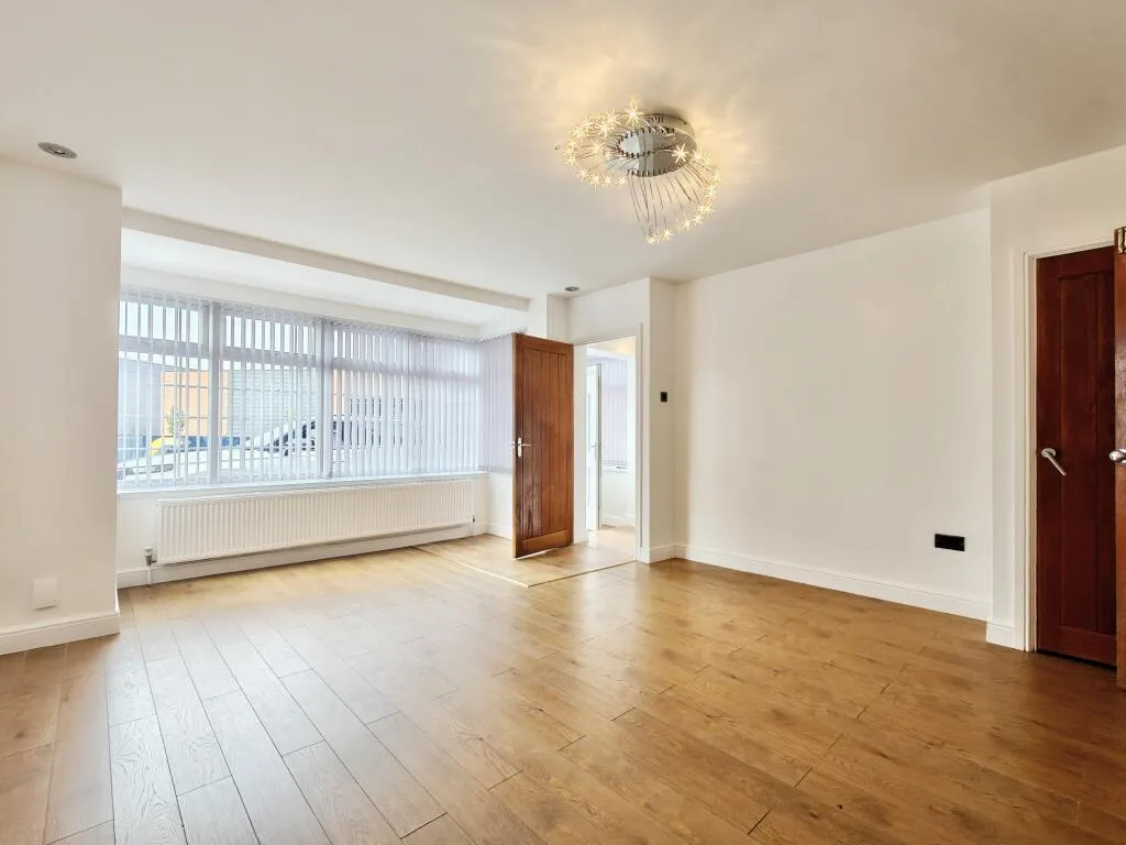 5 bedroom semi-detached house for rent
