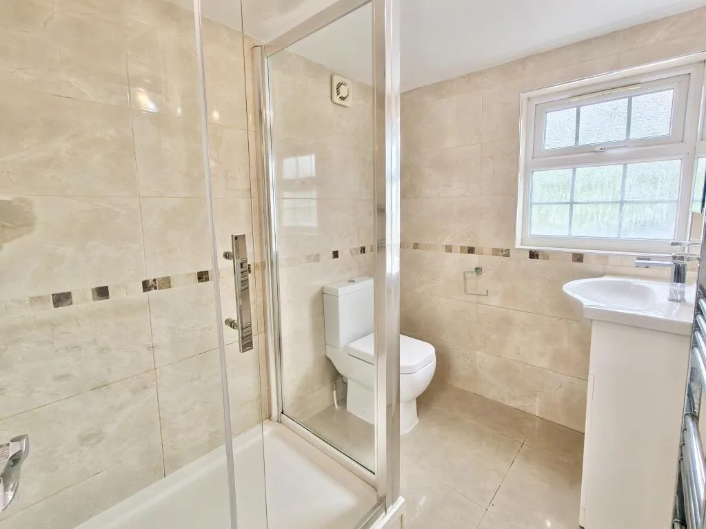 5 bedroom semi-detached house for rent