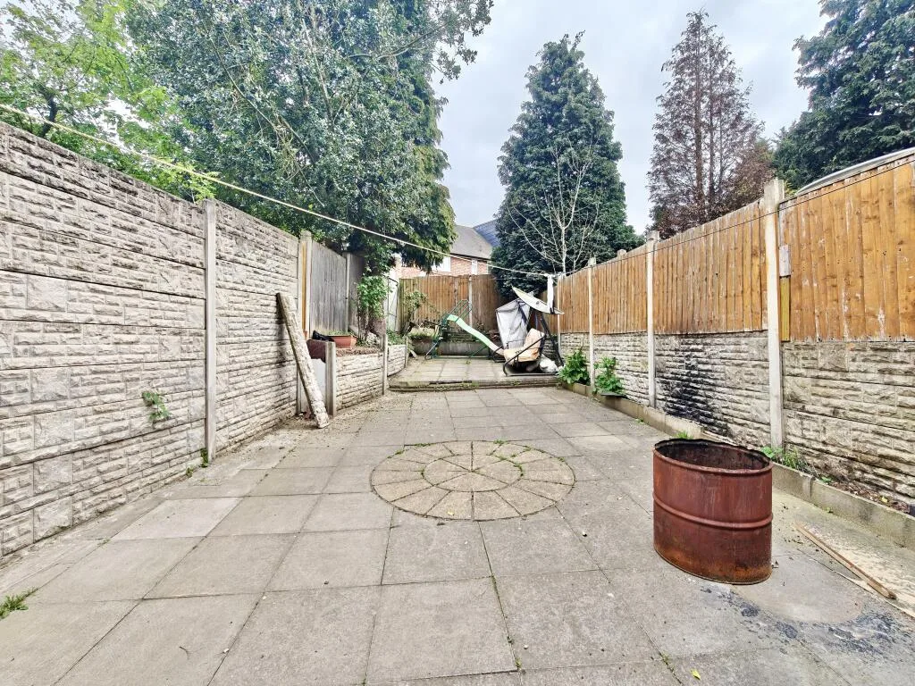 5 bedroom semi-detached house for rent