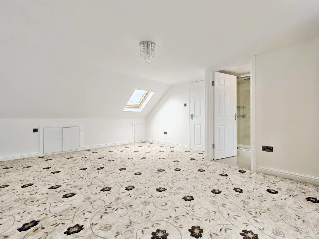 5 bedroom semi-detached house for rent