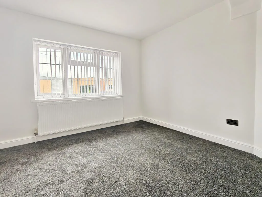 5 bedroom semi-detached house for rent