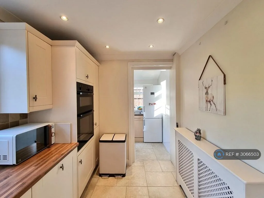 3 bedroom semi-detached house for rent