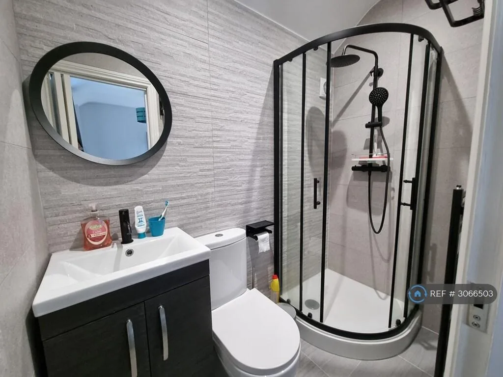 3 bedroom semi-detached house for rent