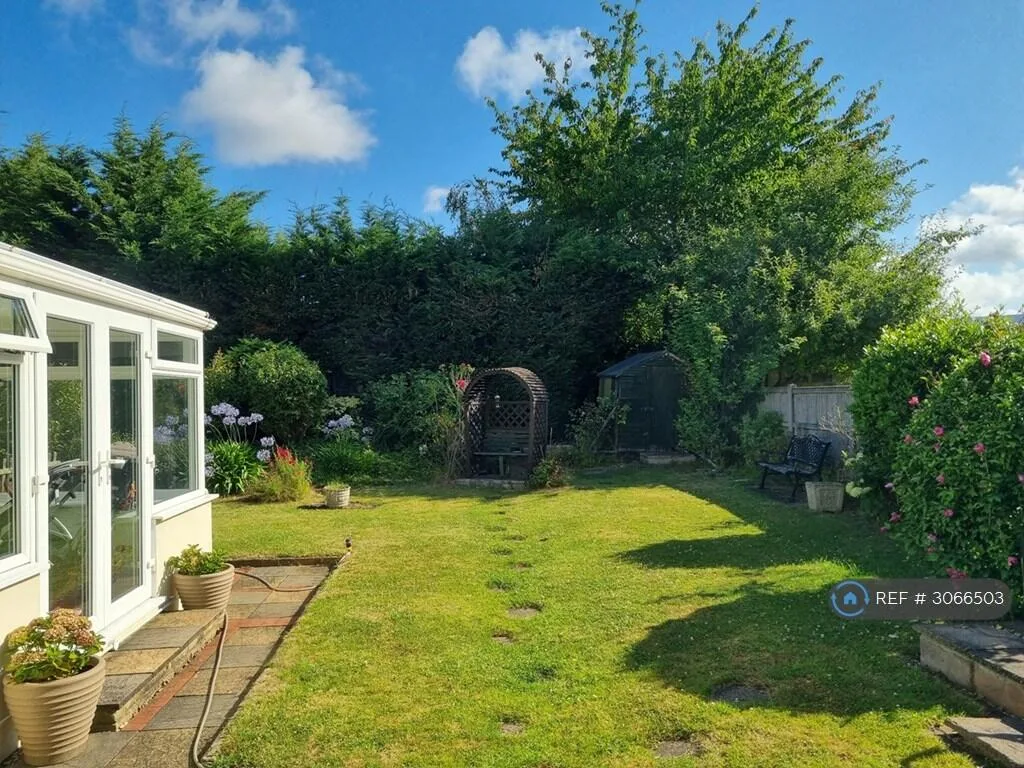 3 bedroom semi-detached house for rent