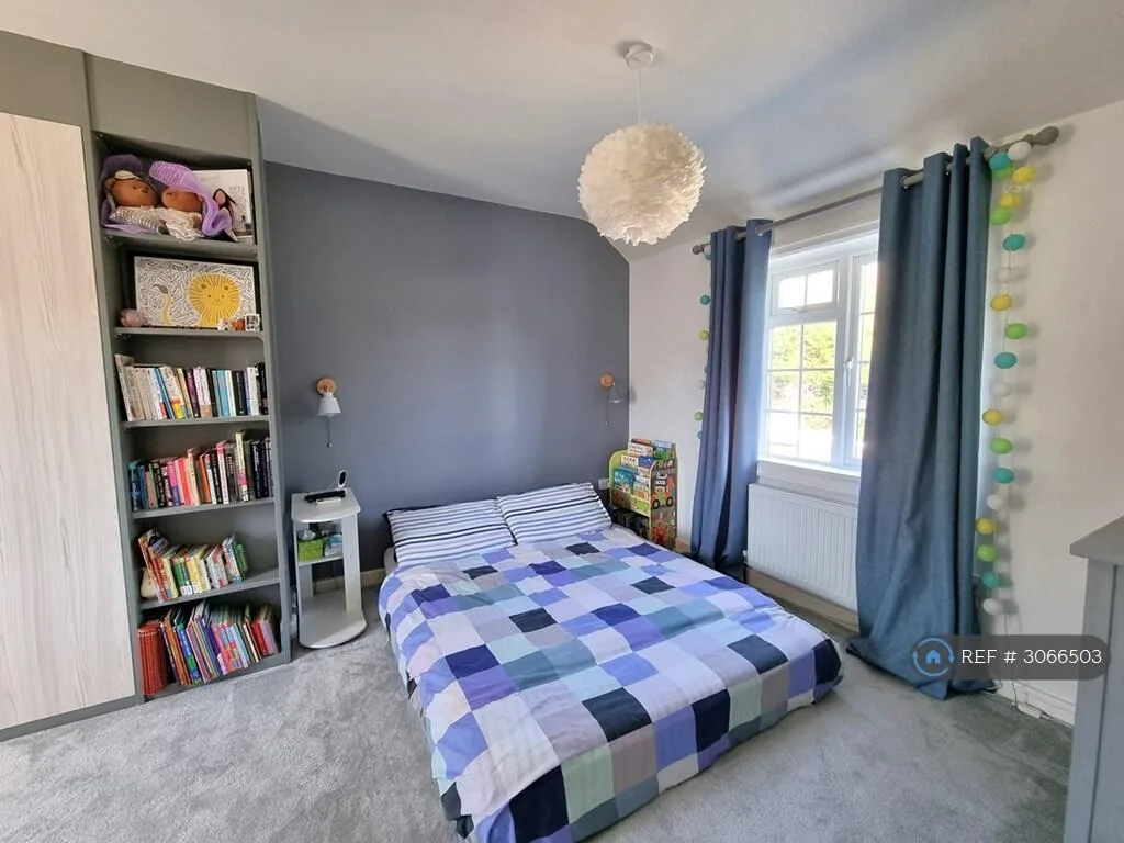 3 bedroom semi-detached house for rent