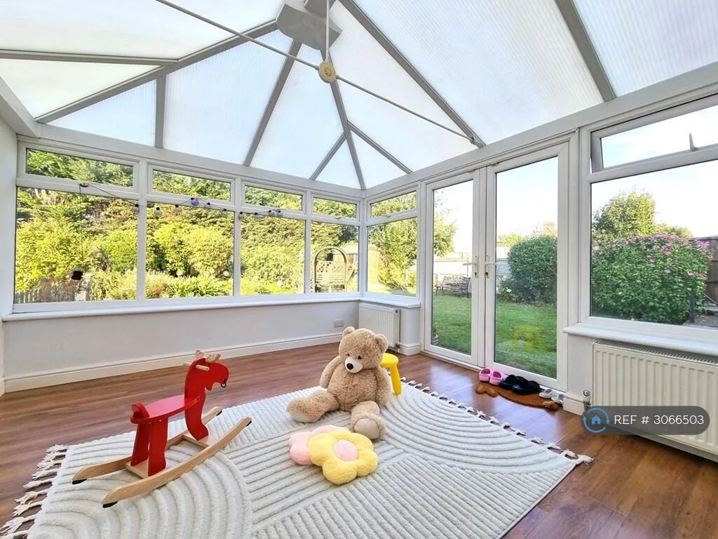 3 bedroom semi-detached house for rent