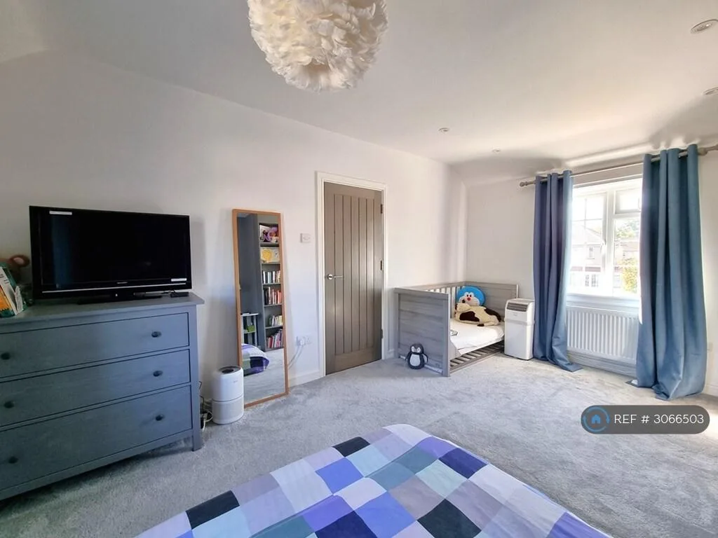 3 bedroom semi-detached house for rent