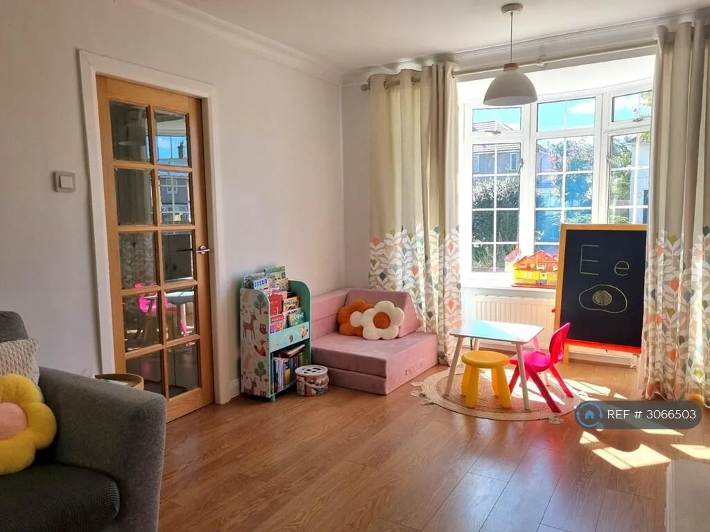 3 bedroom semi-detached house for rent