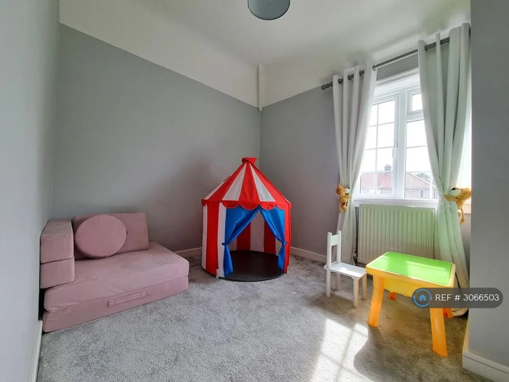 3 bedroom semi-detached house for rent