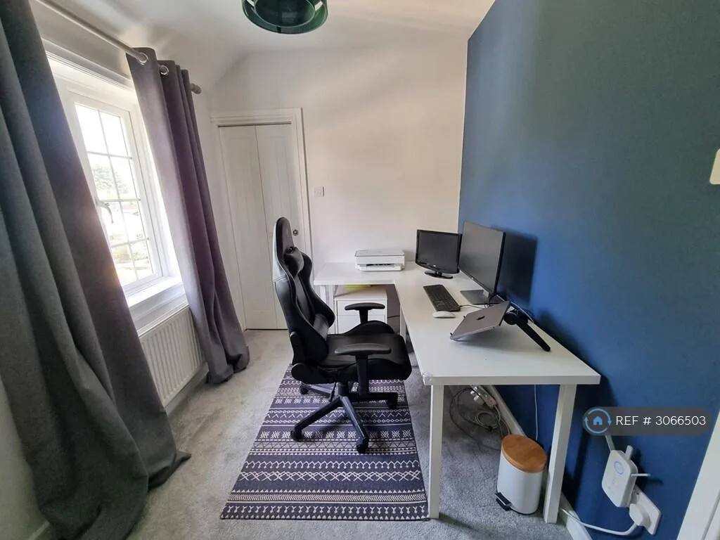3 bedroom semi-detached house for rent