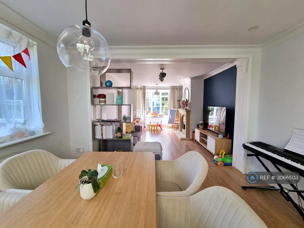 3 bedroom semi-detached house for rent