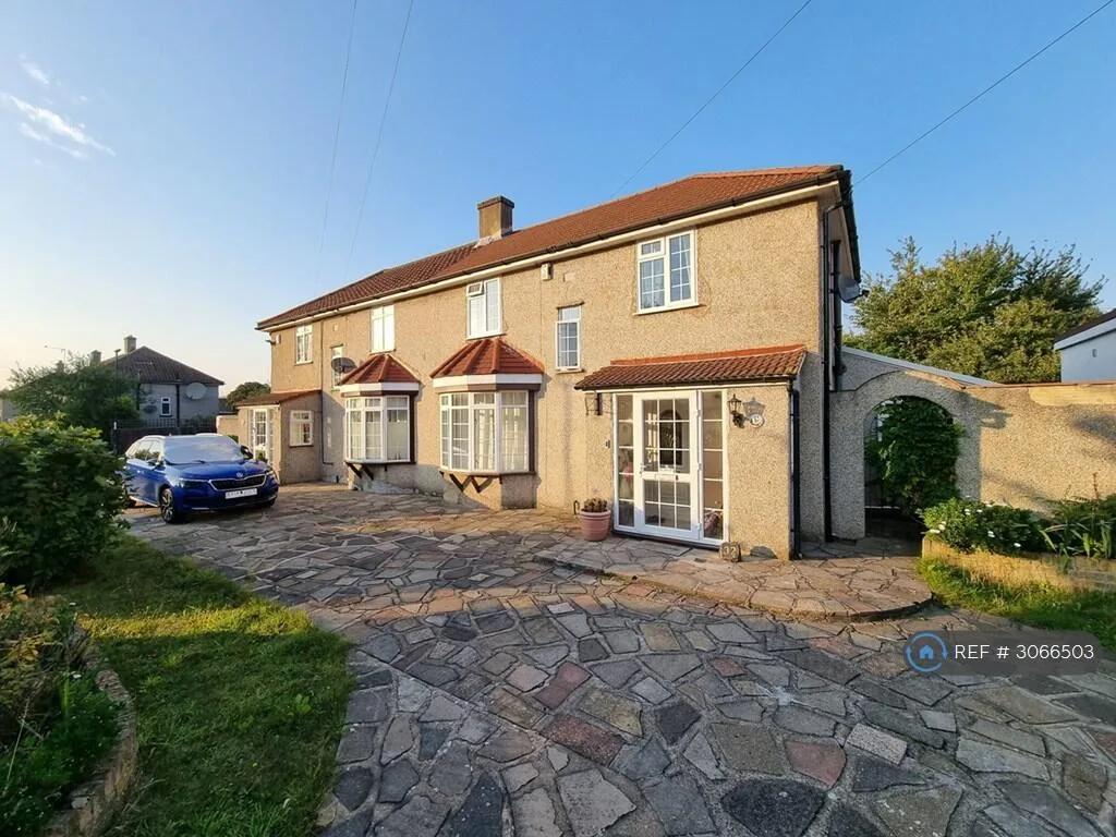 3 bedroom semi-detached house for rent