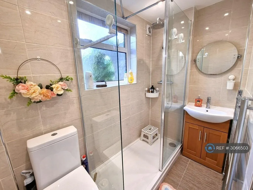 3 bedroom semi-detached house for rent