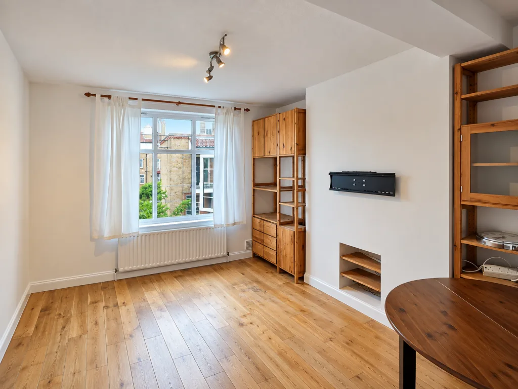 2 bedroom maisonette for rent