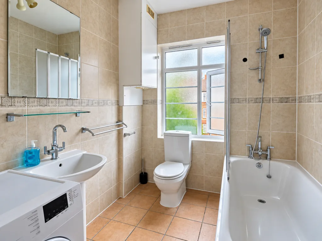 2 bedroom maisonette for rent