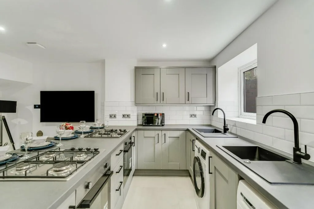 6 bedroom terraced house for rent