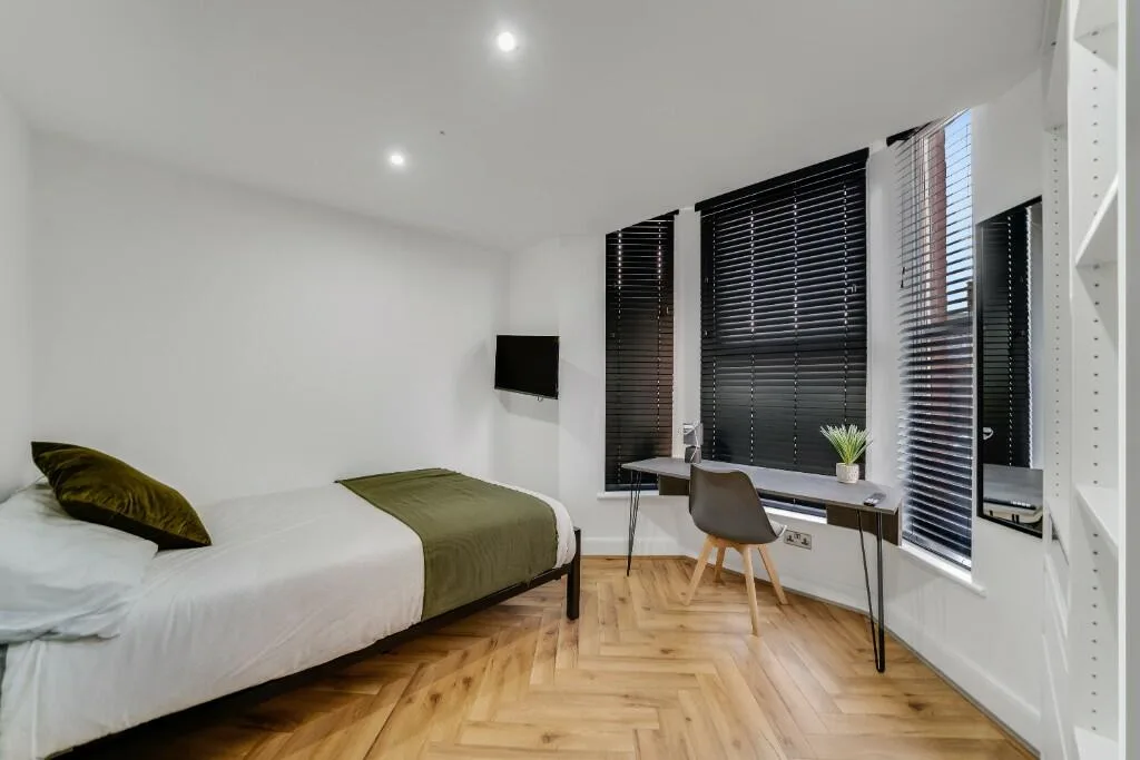 6 bedroom terraced house for rent