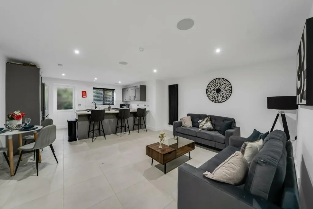 6 bedroom terraced house for rent
