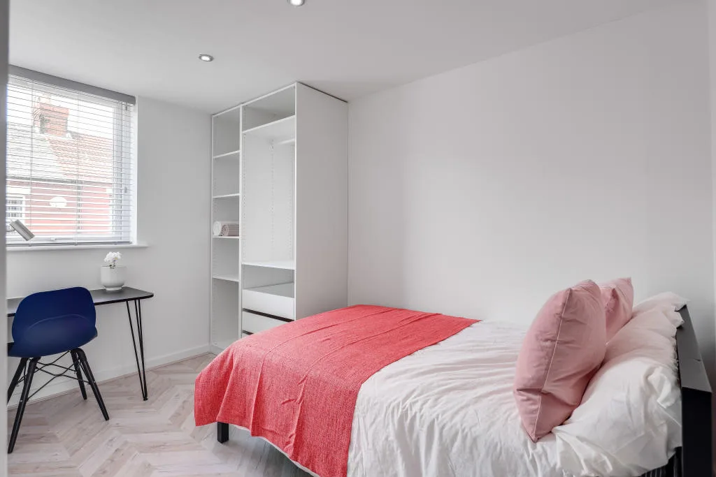 6 bedroom terraced house for rent