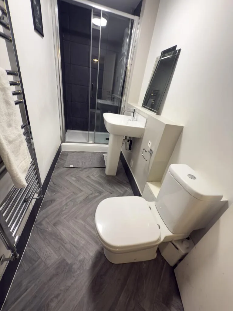 5 bedroom semi-detached house for rent