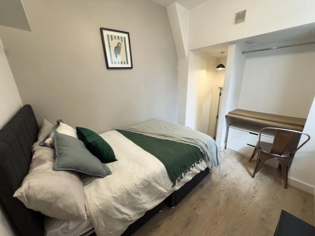 5 bedroom semi-detached house for rent